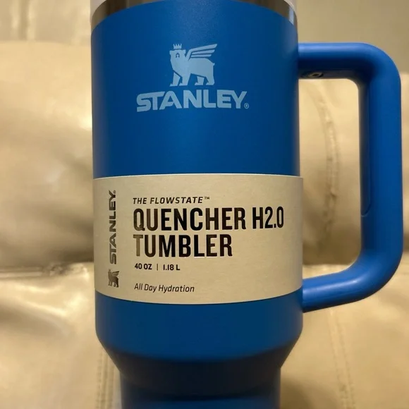 Stanley Blue Quencher H2.0 Tumbler with Handle - Picture 2 of 5